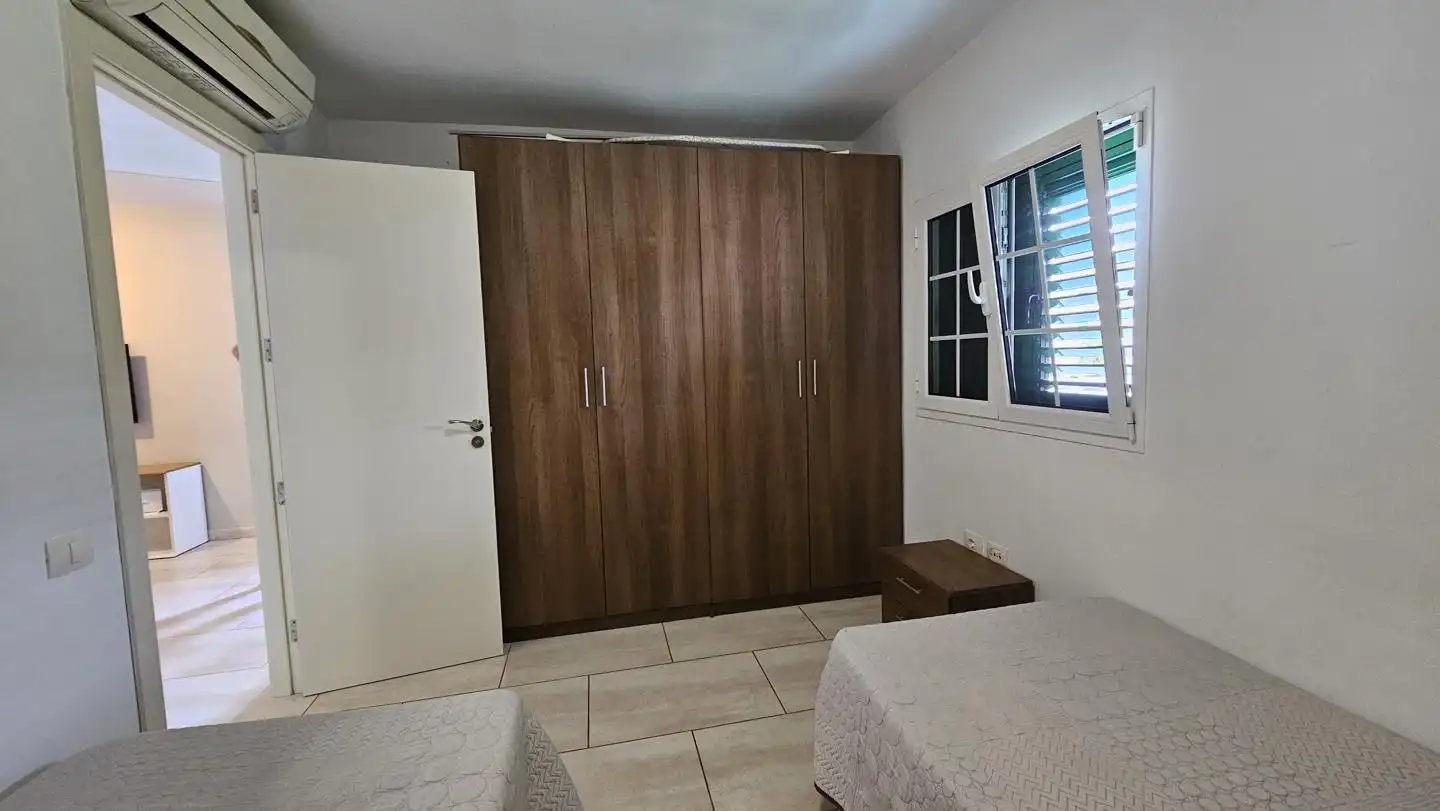 Bedroom of Flat for sale in San Bartolomé de Tirajana  with Air Conditioner, Furnished and Community pool