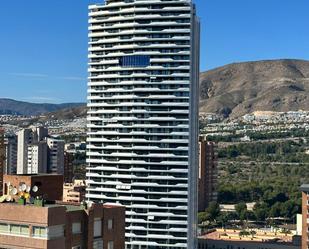 Vista exterior de Apartament de lloguer en Benidorm amb Aire condicionat, Jardí privat i Terrassa