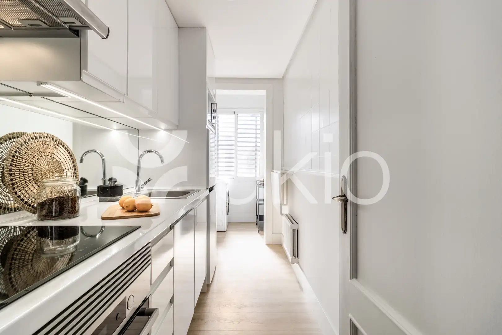 Cuina de Apartament de lloguer en Madrid amb Aire condicionat, Calefacció i Moblat