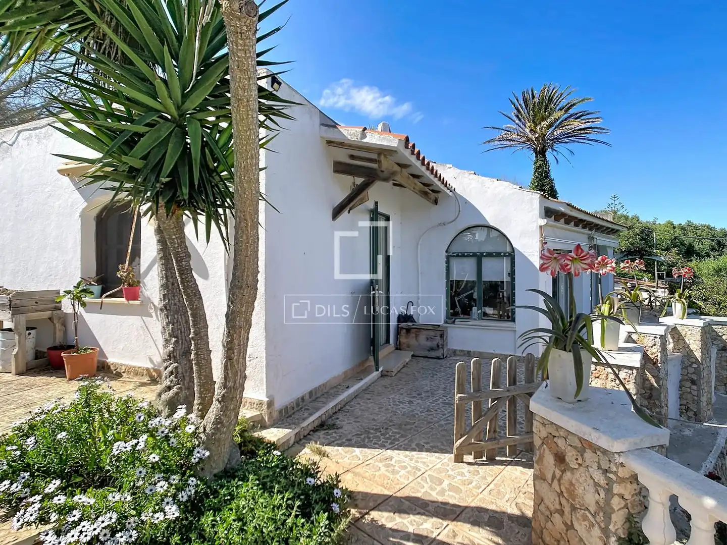 Vista exterior de Finca rústica en venda en Ciutadella de Menorca amb Aire condicionat, Jardí privat i Terrassa