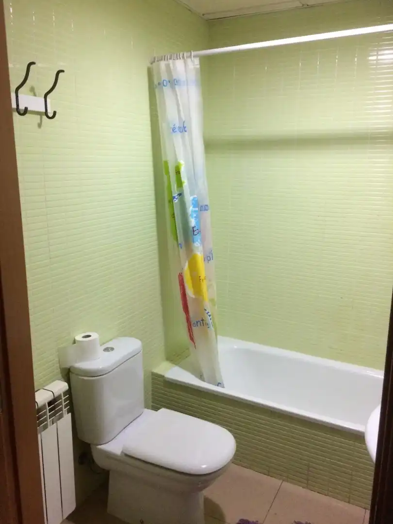Baño de Apartamento en venta en Badajoz con Aire acondicionado, Jardín privado y Amueblado