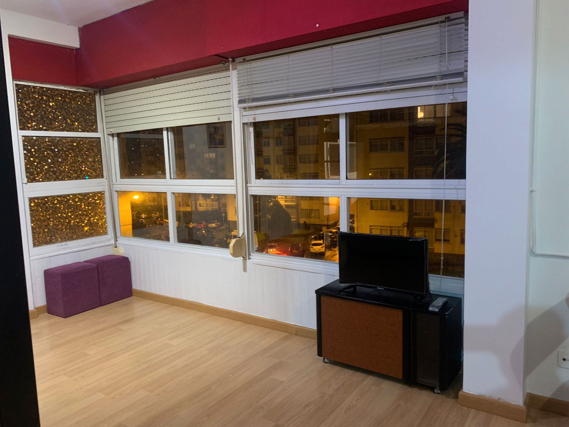 Living room of Apartment for sale in Ferrol  with Parquet flooring, Furnished and Oven