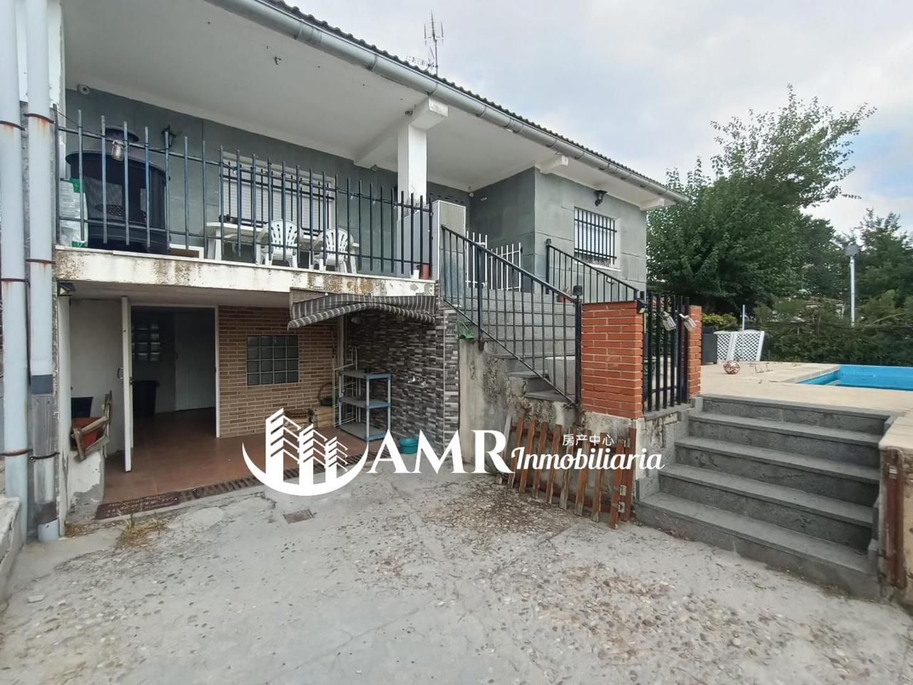 Vista exterior de Casa o xalet en venda en Palomeque amb Calefacció, Jardí privat i Traster