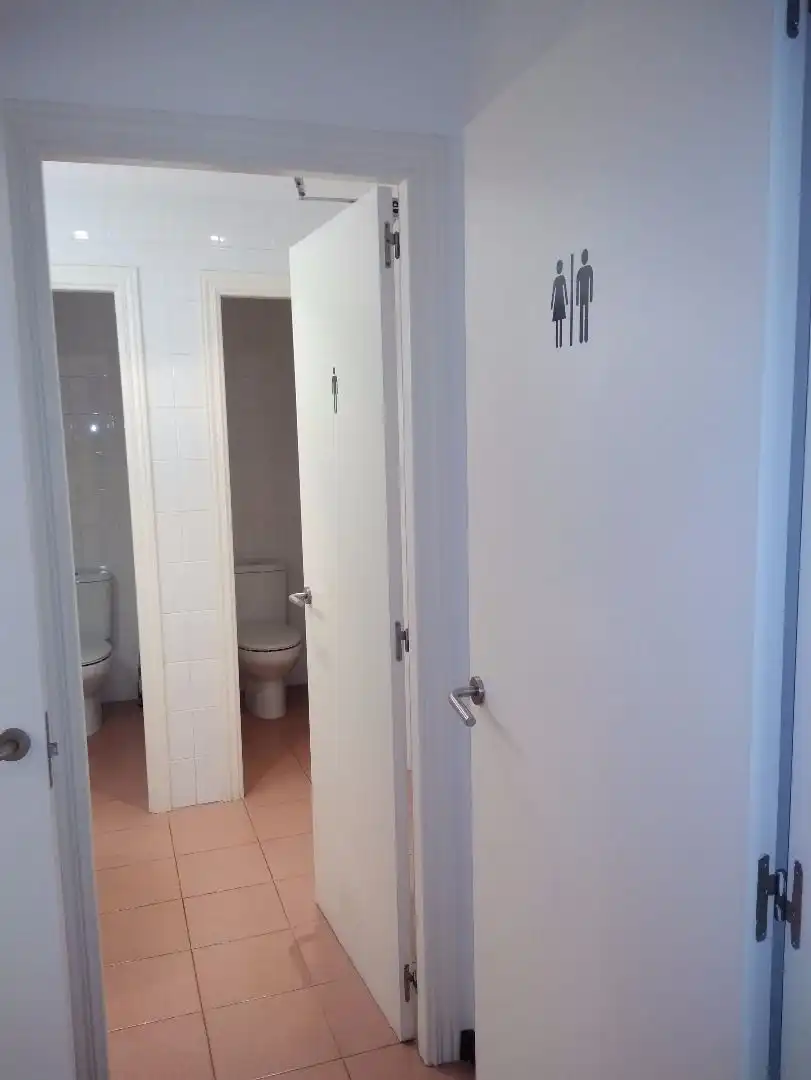 Baño de Local de alquiler en Salamanca con Aire acondicionado y Calefacción