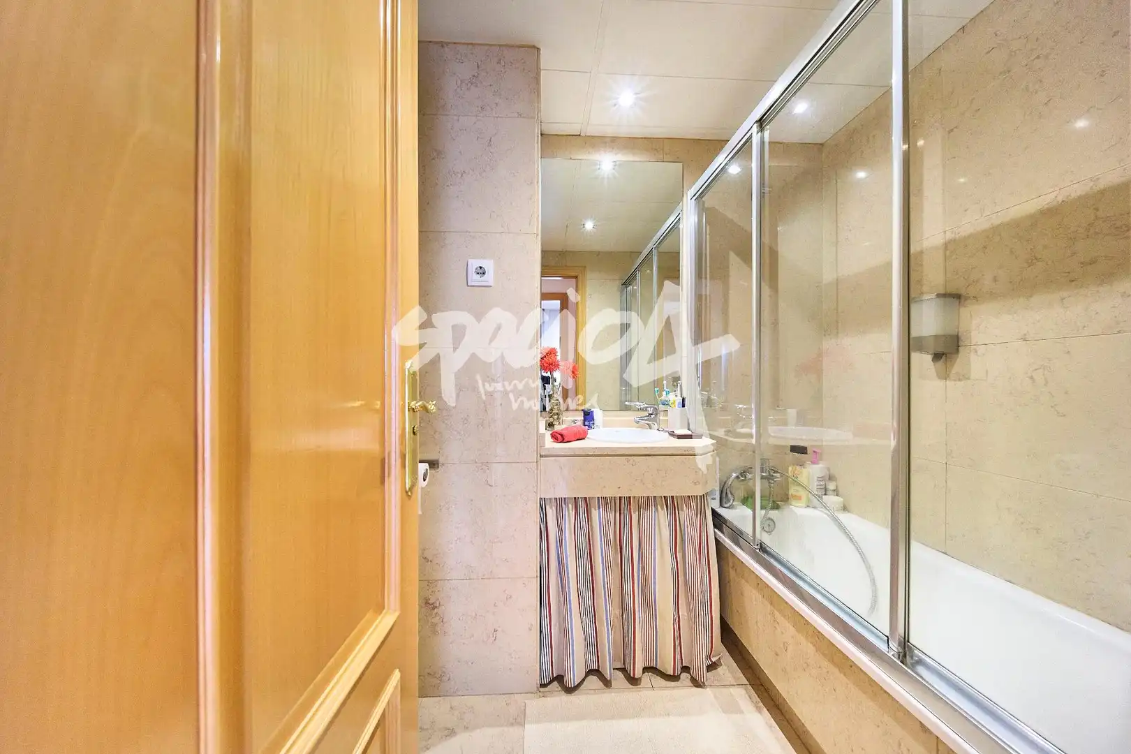 Badezimmer von Dachboden zum Verkauf in Majadahonda mit Heizung, Terrasse und Abstellraum