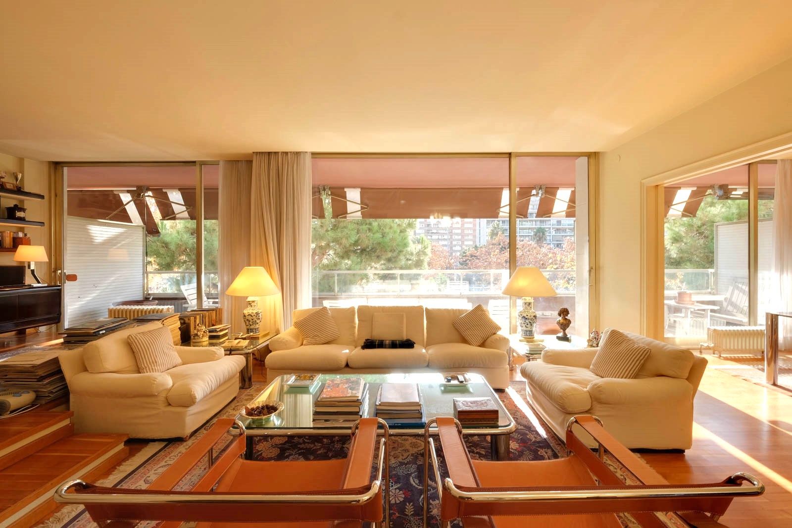 Sala d'estar de Pis en venda en  Barcelona Capital amb Aire condicionat, Calefacció i Parquet