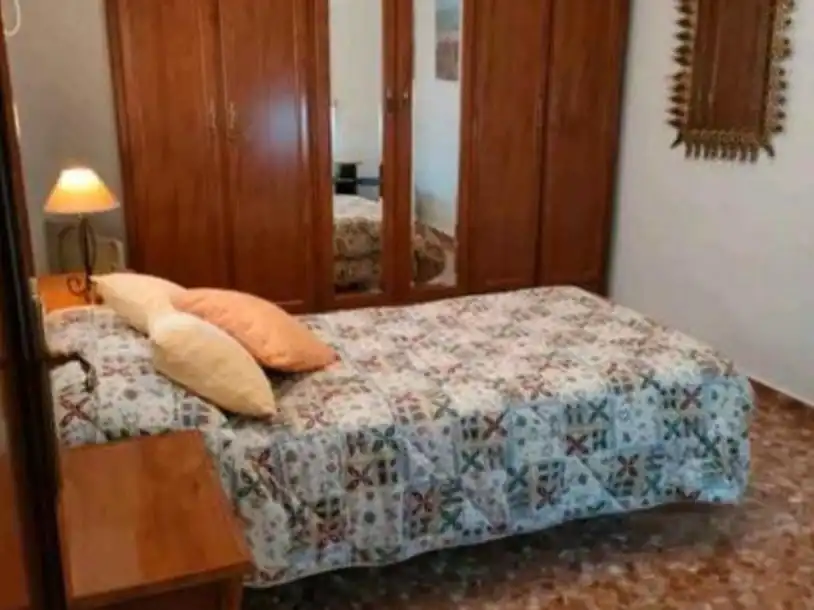 Dormitori de Pis de lloguer en Torredelcampo amb Aire condicionat