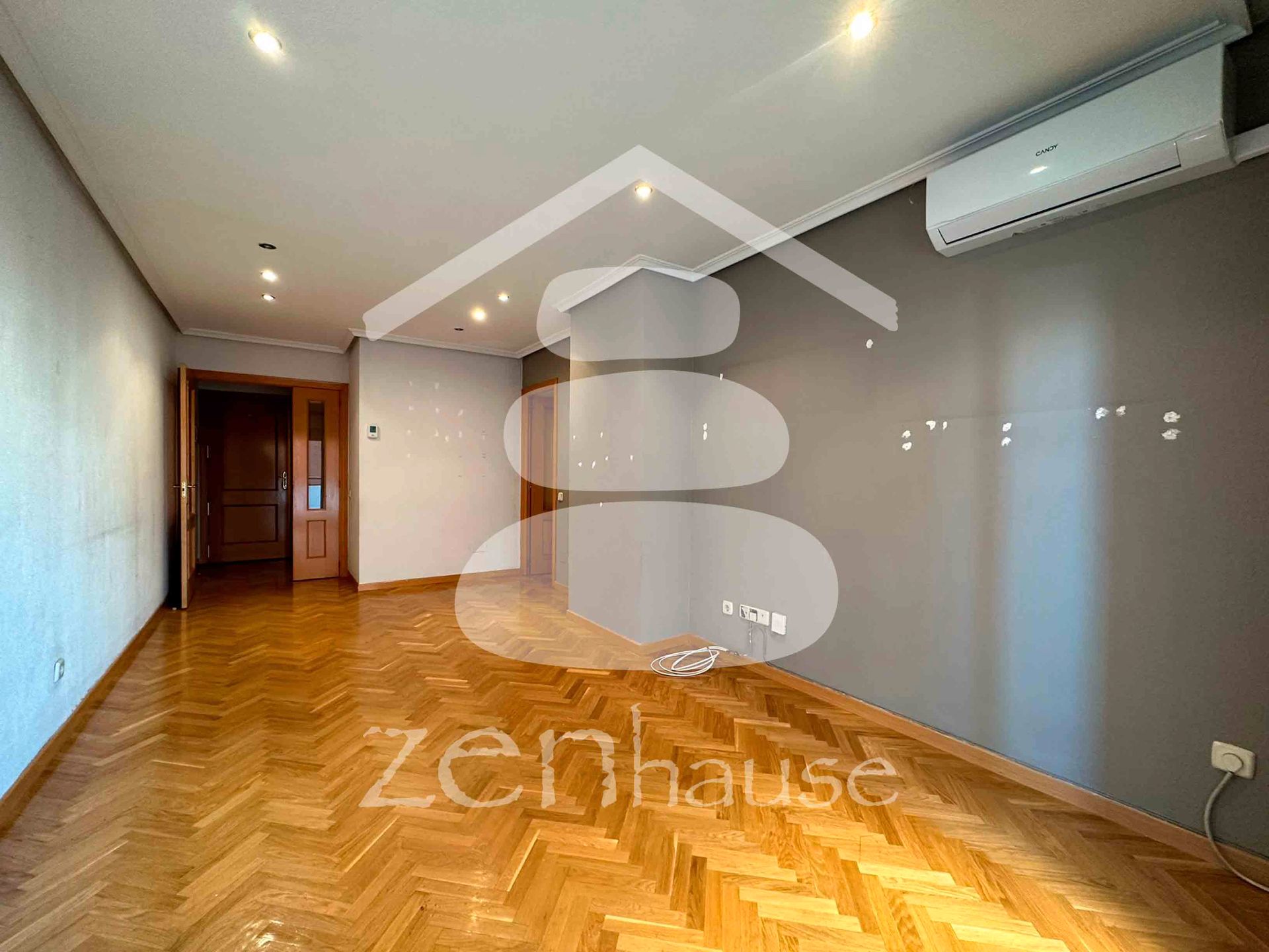 Sala d'estar de Pis en venda en Parla amb Aire condicionat, Calefacció i Parquet