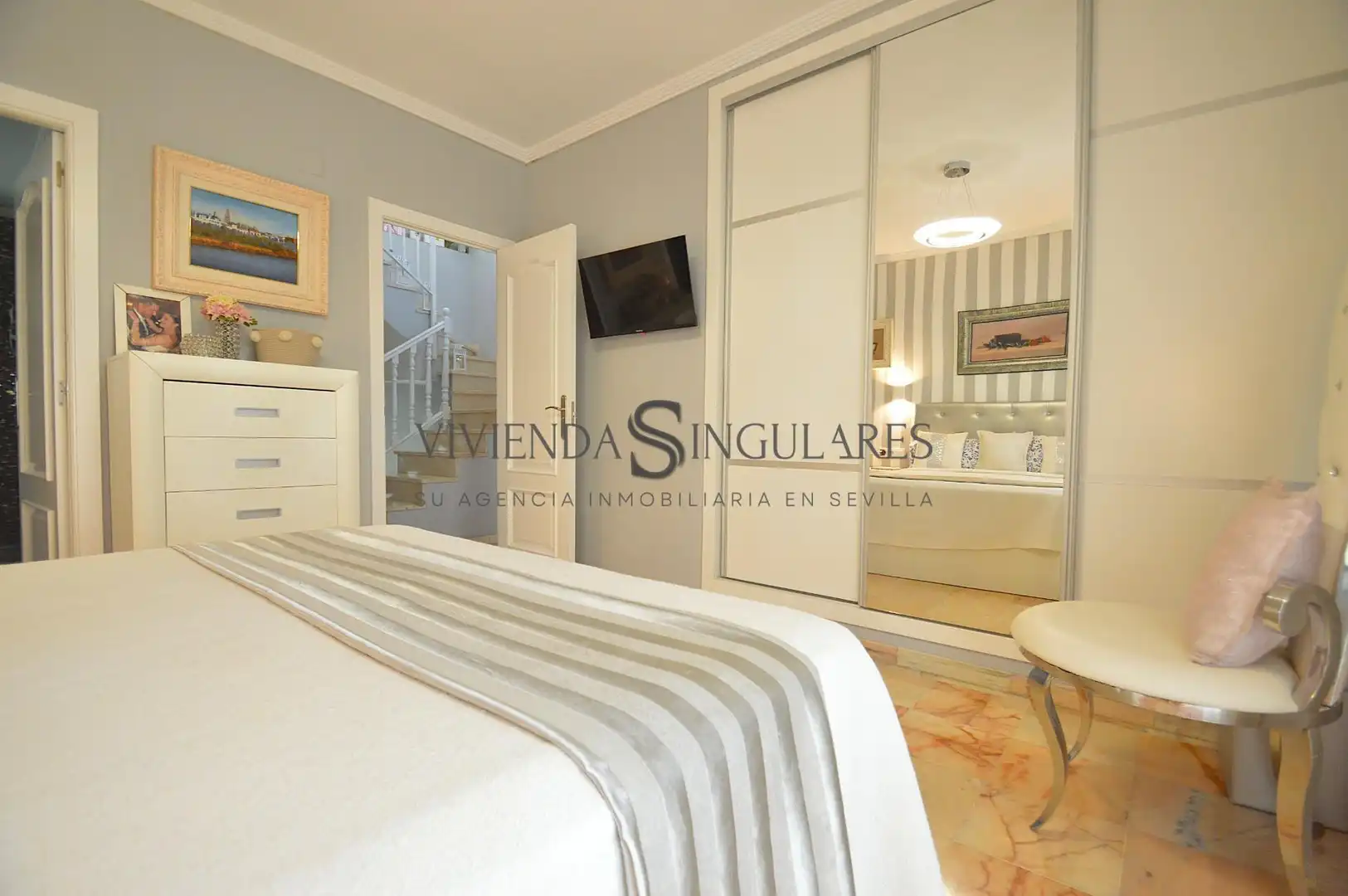Habitación de Casa adosada en venta en Sevilla con Aire acondicionado, Terraza y Trastero