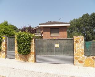 Exterior view of House or chalet for sale in Guadalix de la Sierra  with Terrace, Swimming Pool and Balcony