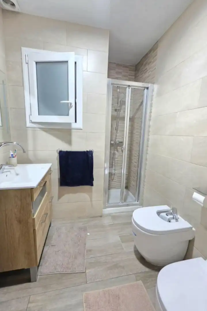 Badezimmer von Erdgeschoss zum Verkauf in Mollet del Vallès mit Klimaanlage, Heizung und Parkett