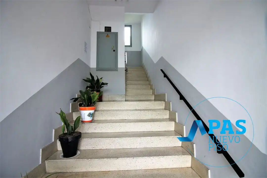 Piso en venta en Torrelavega  con Terraza y Balcón
