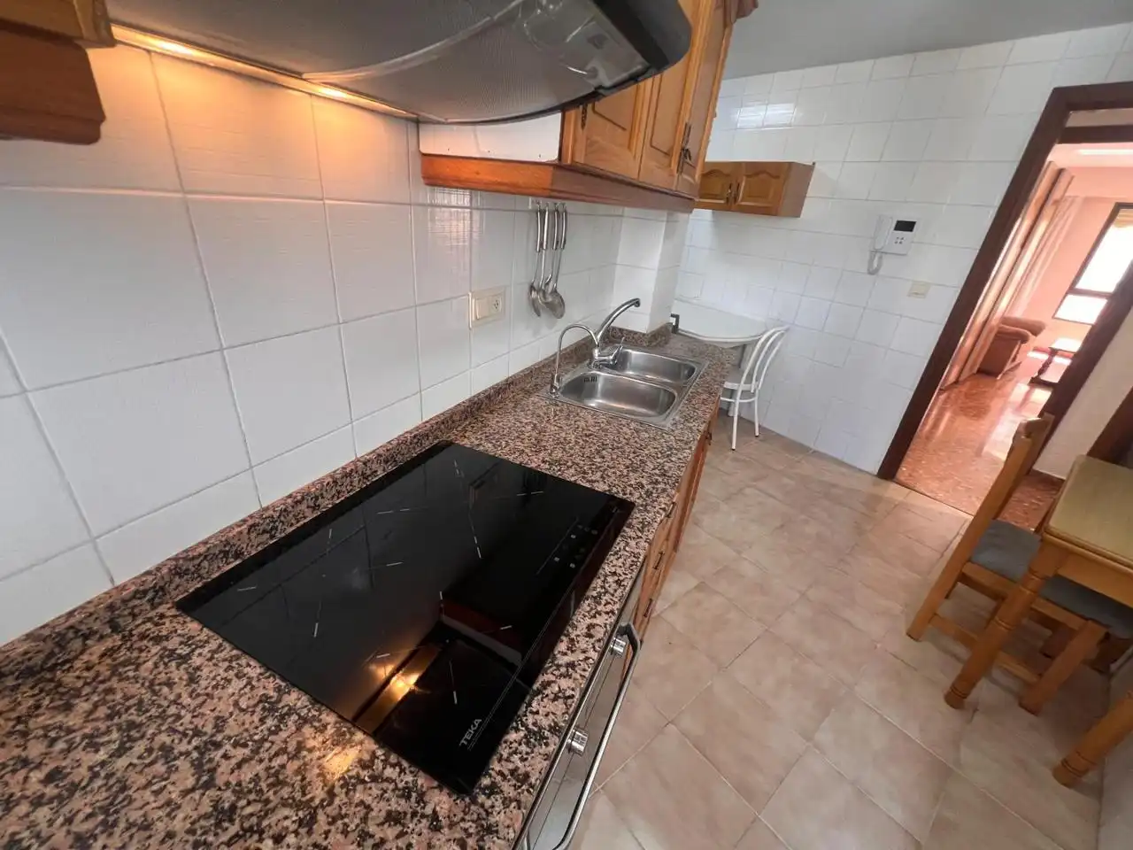 Habitació a calle de Torrevella, La Raïosa