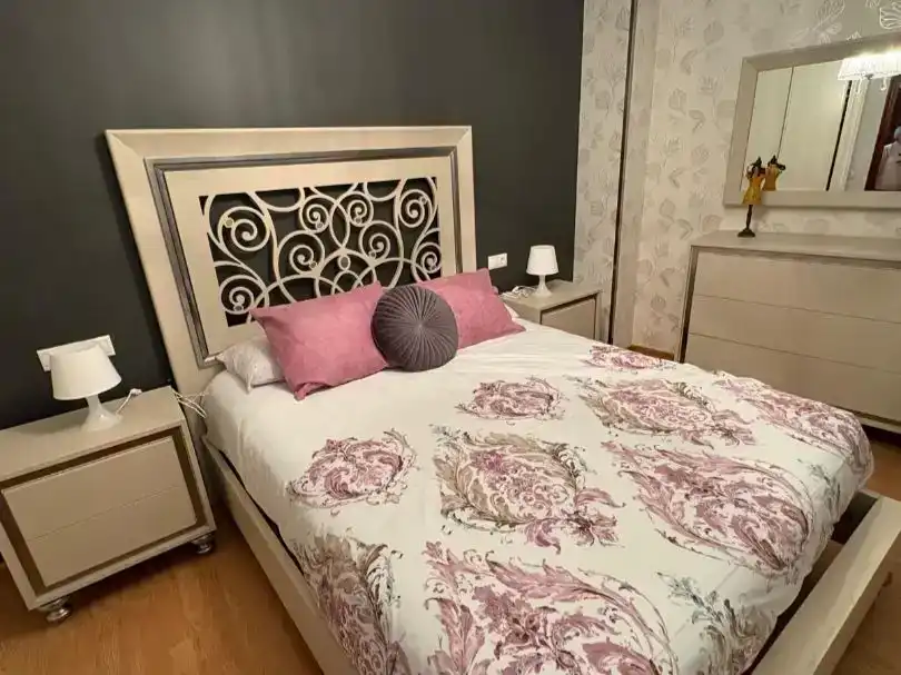 Dormitori de Pis de lloguer en Foz amb Parquet i Moblat