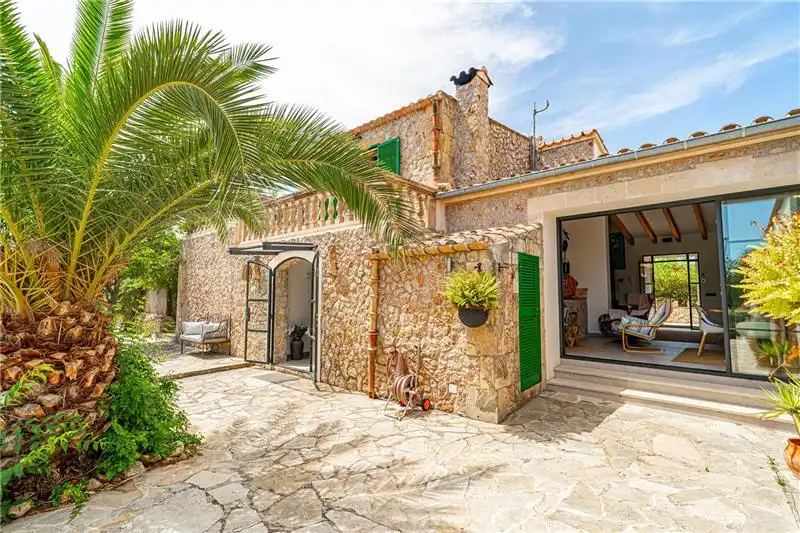 Vista exterior de Finca rústica en venda en Pollença amb Aire condicionat, Calefacció i Jardí privat