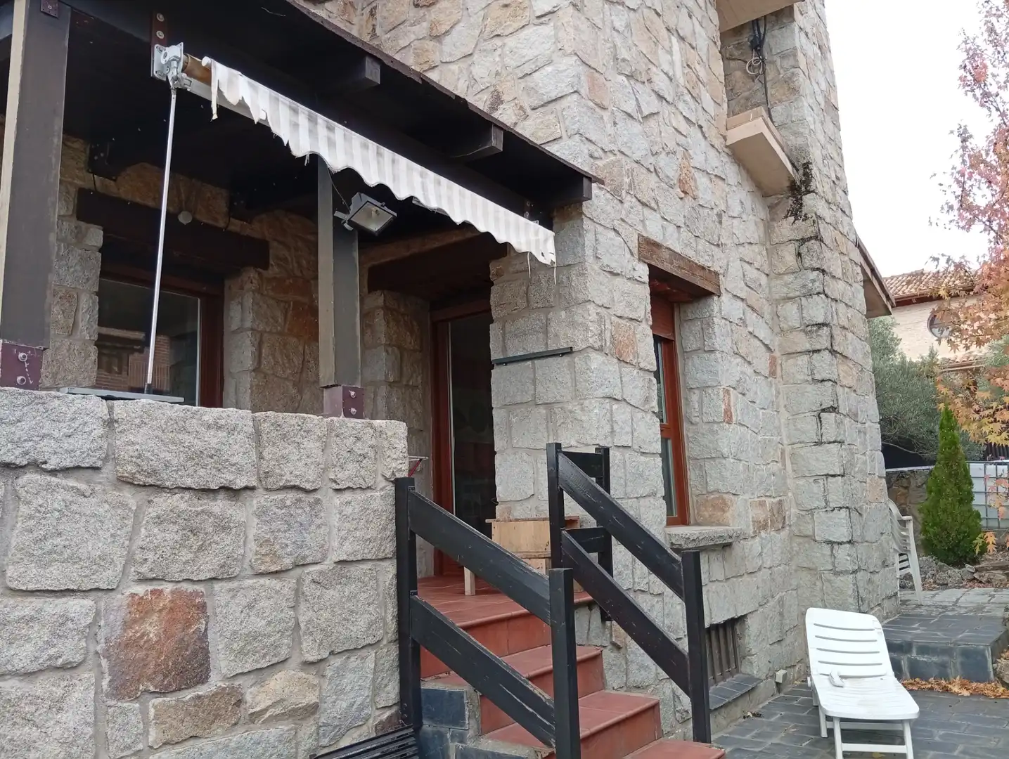 Vista exterior de Casa o xalet en venda en Guadalix de la Sierra amb Jardí privat, Terrassa i Traster