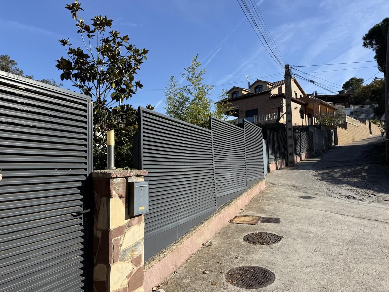 Exterior view of House or chalet for sale in Sant Fost de Campsentelles  with Air Conditioner, Private garden and Terrace