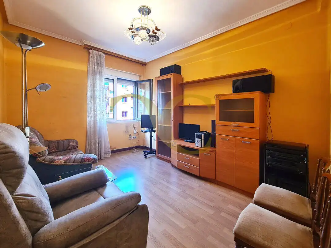 Sala d'estar de Pis en venda en Oviedo 