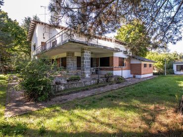 Casa rústica con jardín en venta en Avenida DEL EJERCITO