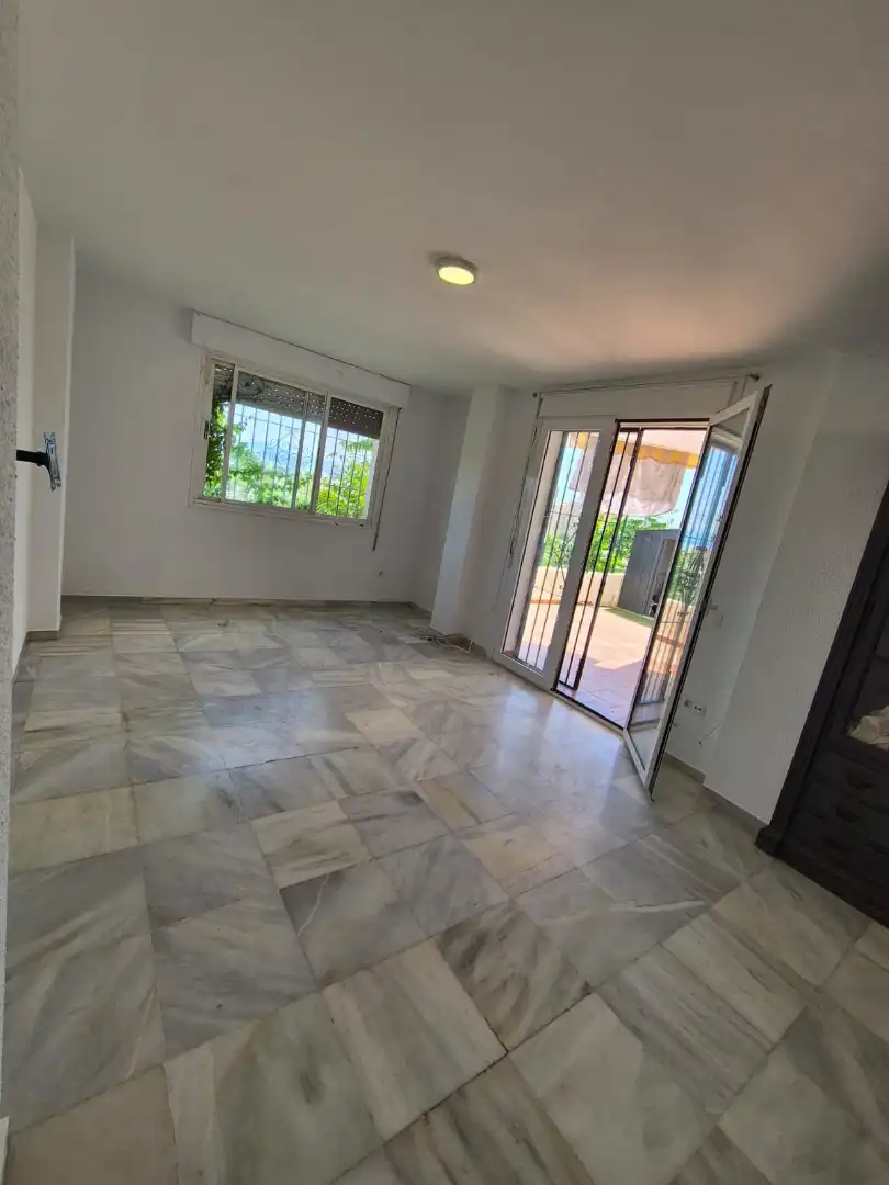 Jardín de Piso de alquiler en Torremolinos con Terraza, Horno y Lavadora