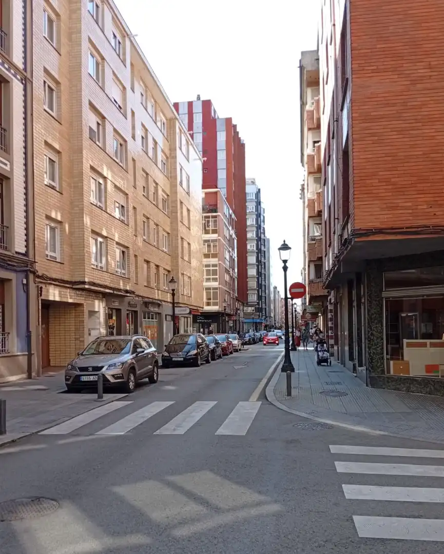 Vista exterior de Pis en venda en Gijón  amb Calefacció, Parquet i Traster