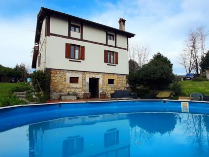 Piscina de Casa o xalet en venda en Hazas de Cesto