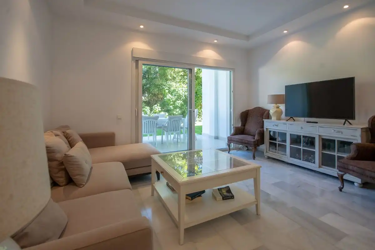 Sala de estar de Piso de alquiler en Marbella con Aire acondicionado, Calefacción y Amueblado