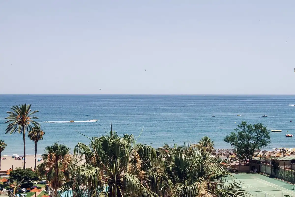 Habitación de Apartamento en venta en Torremolinos con Aire acondicionado, Amueblado y Piscina comunitaria