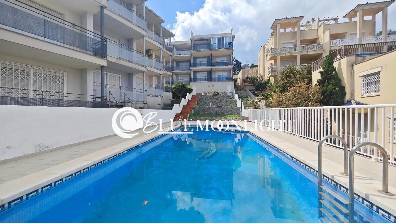 Schwimmbecken von Einfamilien-Reihenhaus zum Verkauf in Peñíscola / Peníscola mit Klimaanlage, Heizung und Terrasse