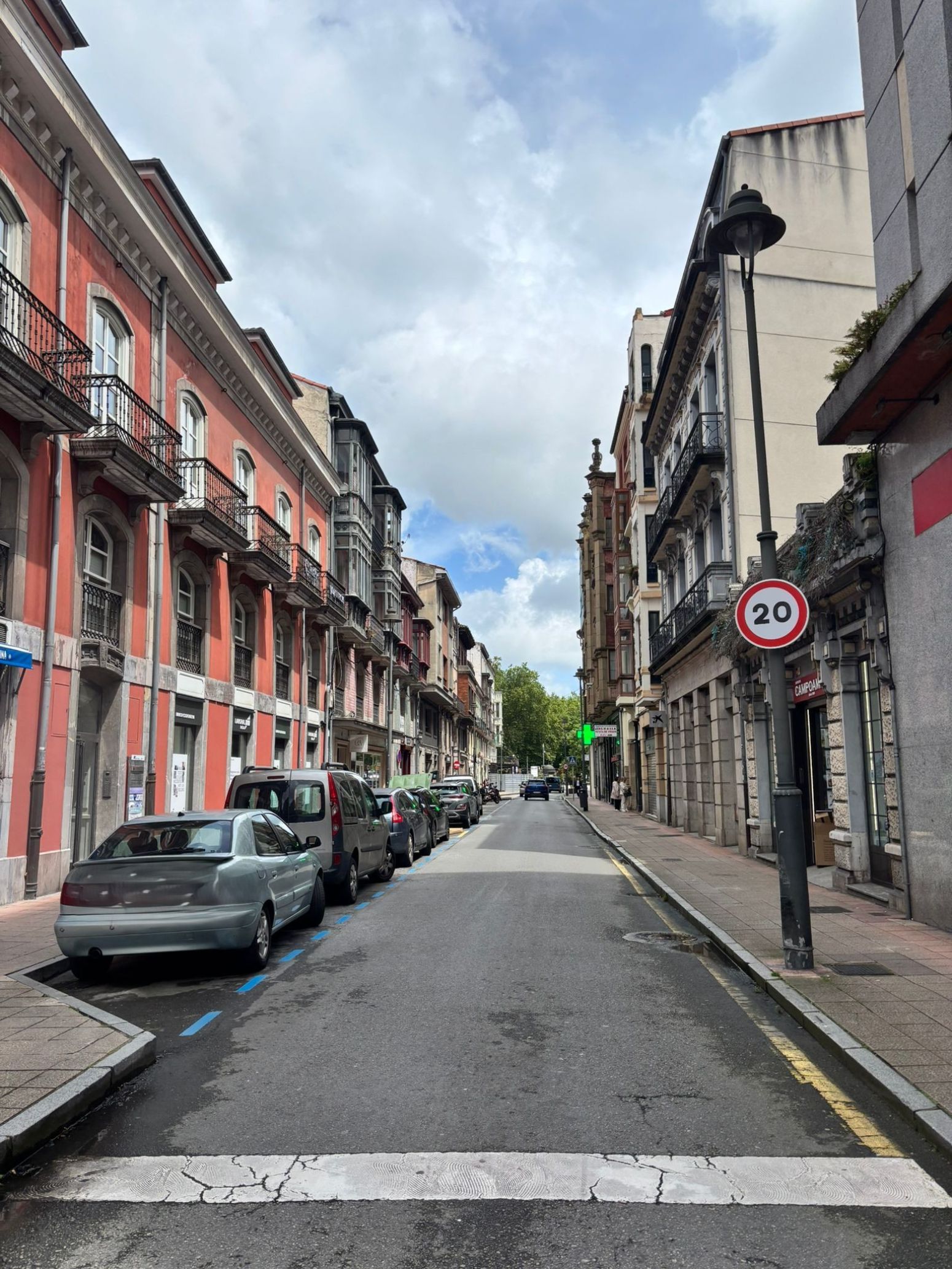 Vista exterior de Pis en venda en Avilés amb Calefacció