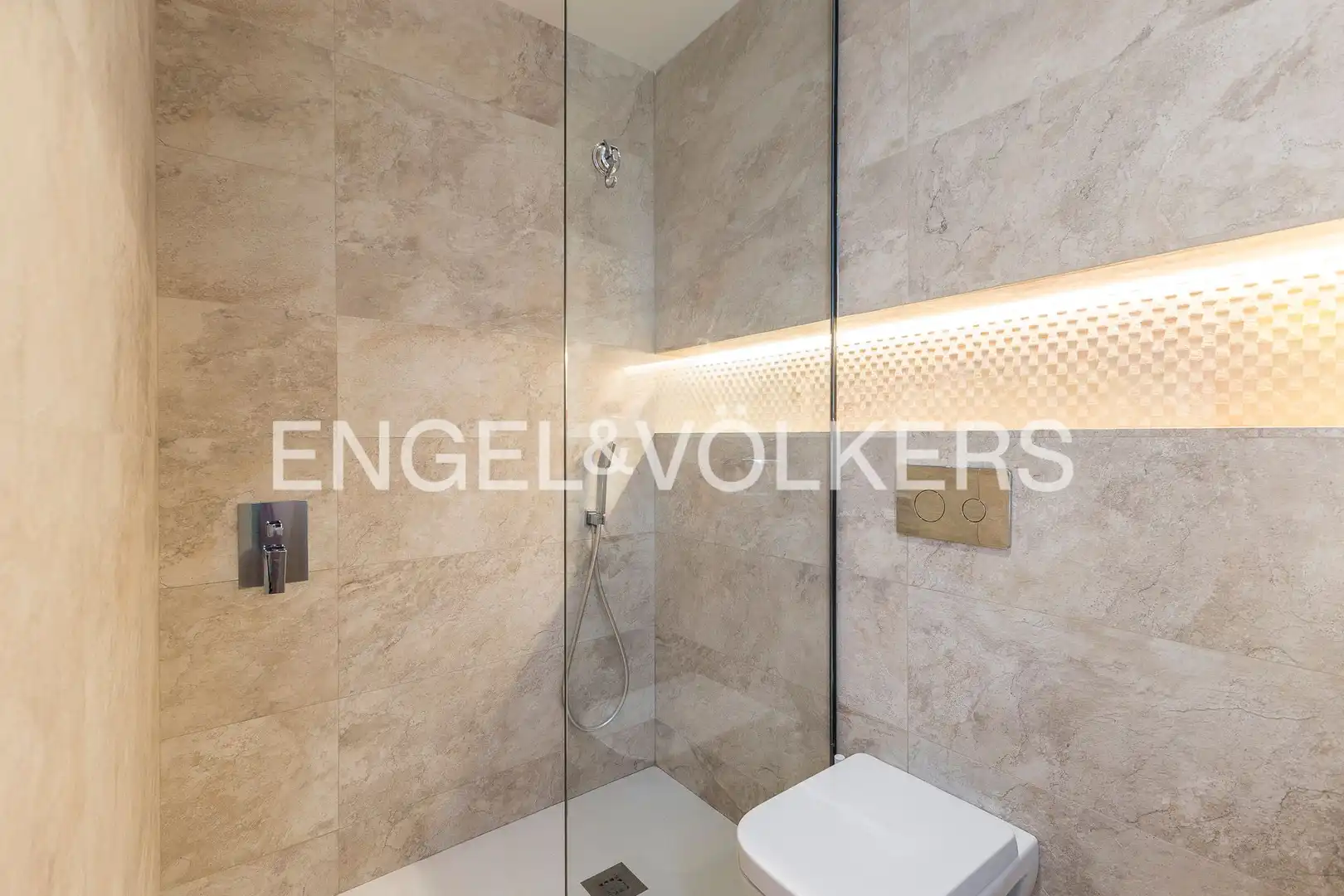 Bathroom of Flat for sale in Barcelona  with Air Conditioner, Heating and Balcony