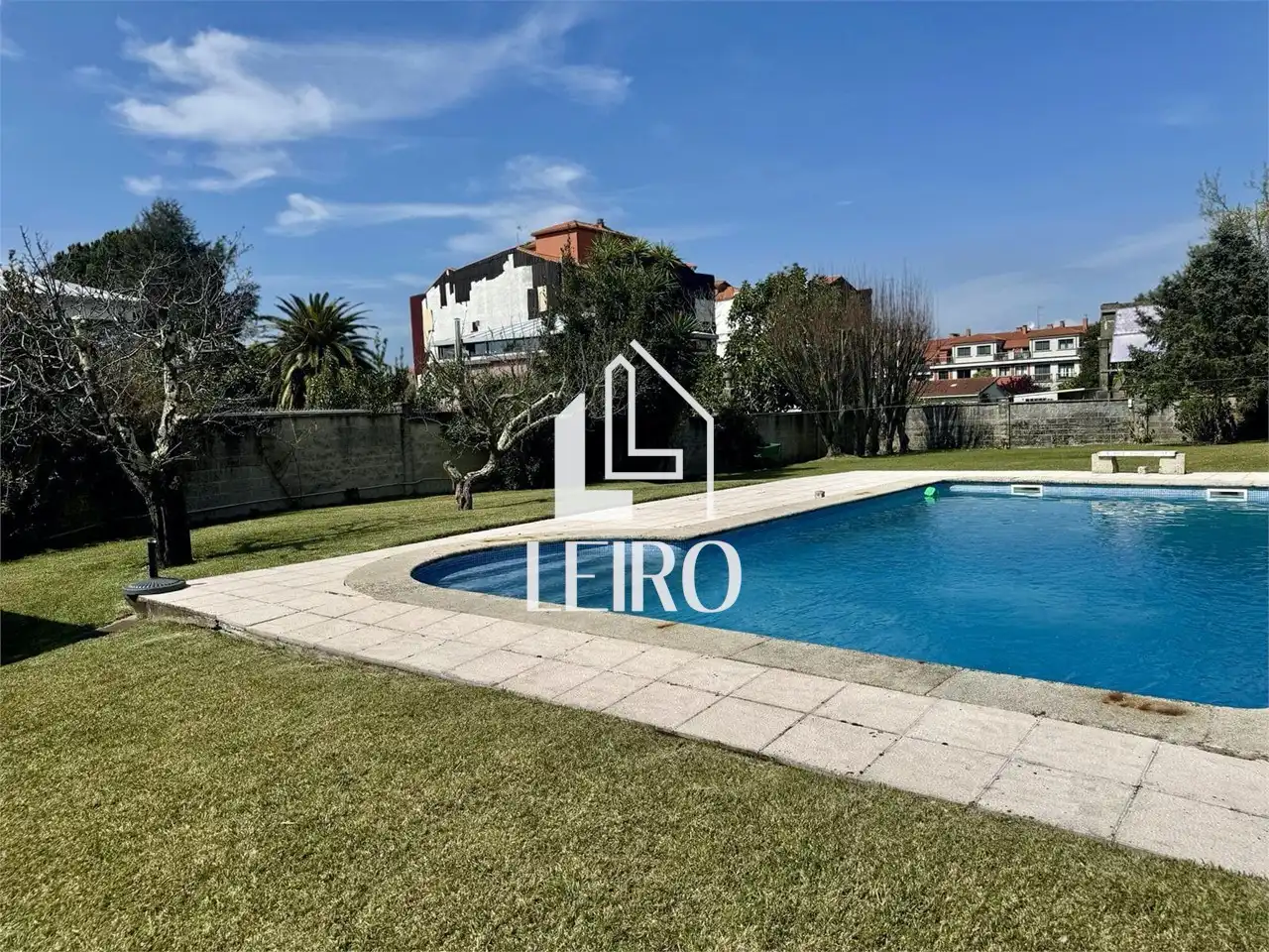 Piscina de Casa o xalet en venda en Vilagarcía de Arousa amb Calefacció, Jardí privat i Parquet
