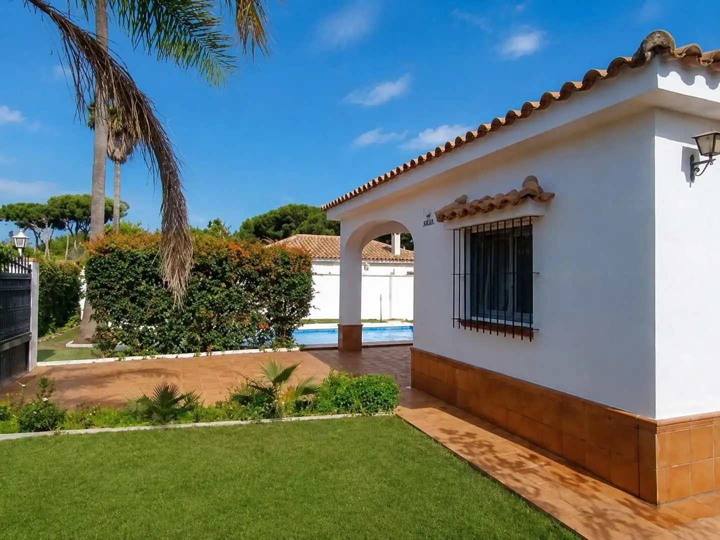 Garden of Houses for sale in Chiclana de la Frontera  with Air Conditioner, Private garden and Storage room