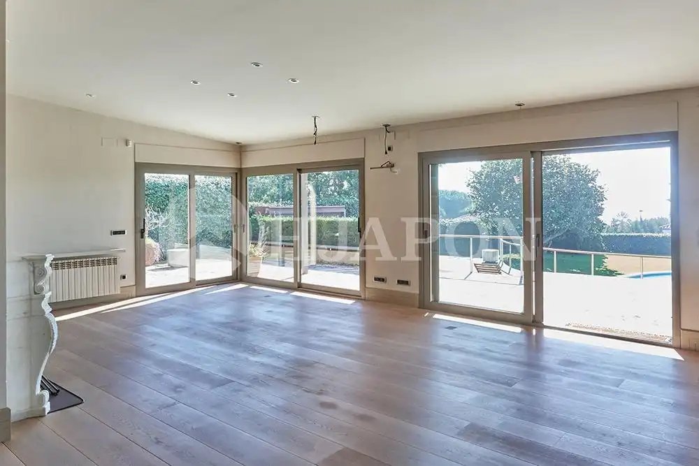 Sala de estar de Casa o chalet en venta en Alella con Aire acondicionado, Calefacción y Jardín privado