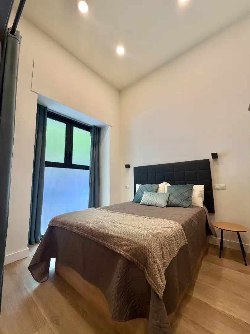 Schlafzimmer von Geschaftsraum zum Verkauf in Madrid mit Klimaanlage, Heizung und Möbliert
