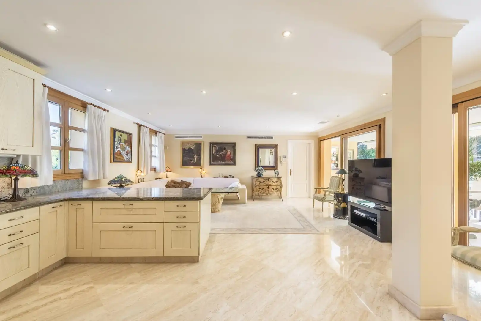 Detached house with pool for sale in Nueva Andalucía, imagen 7