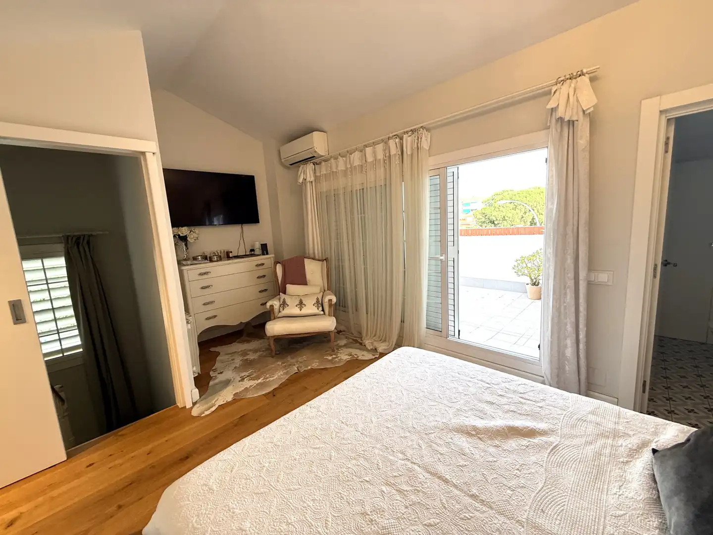 Bedroom of Houses for sale in Sant Joan Despí  with Air Conditioner, Heating and Private garden