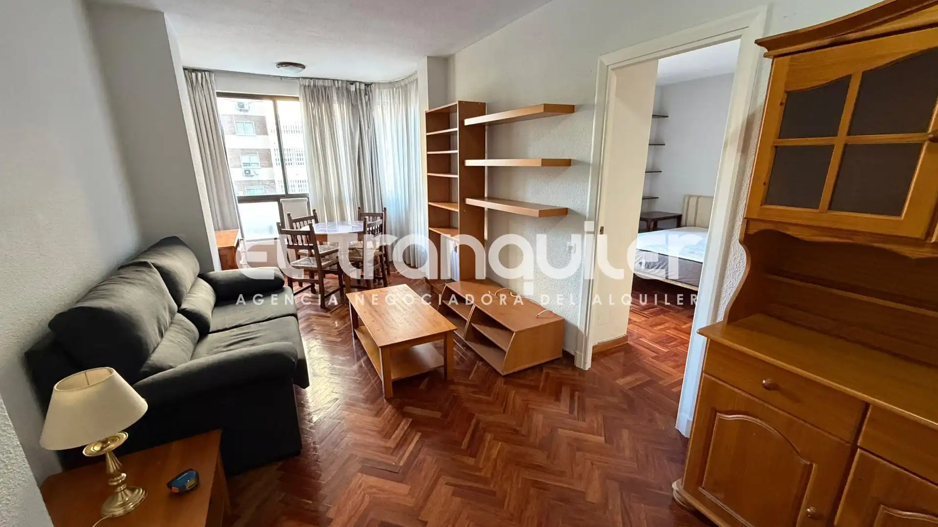 Sala d'estar de Pis de lloguer en  Madrid Capital amb Parquet, Terrassa i Moblat