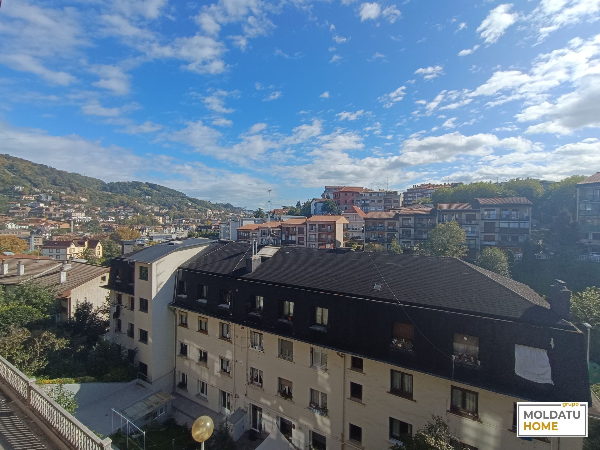 Vista exterior de Pis en venda en Donostia - San Sebastián  amb Calefacció, Terrassa i Moblat