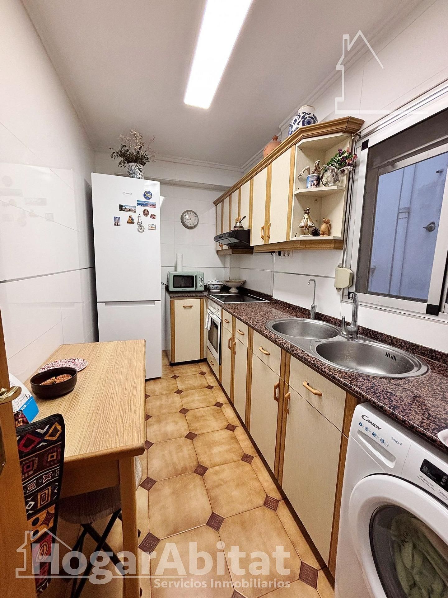 Kitchen of Flat for sale in Mislata  with Air Conditioner