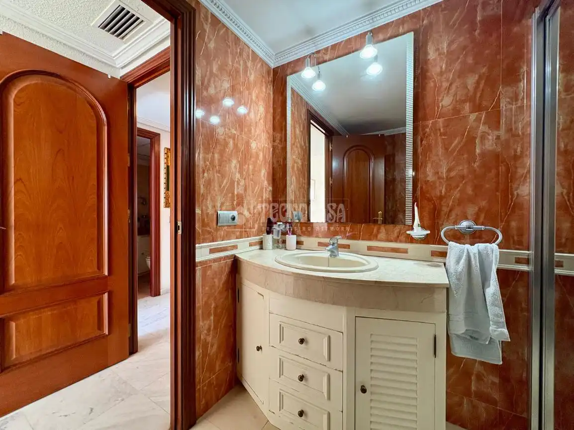 Baño de Piso en venta en Sevilla con Aire acondicionado, Calefacción y Terraza