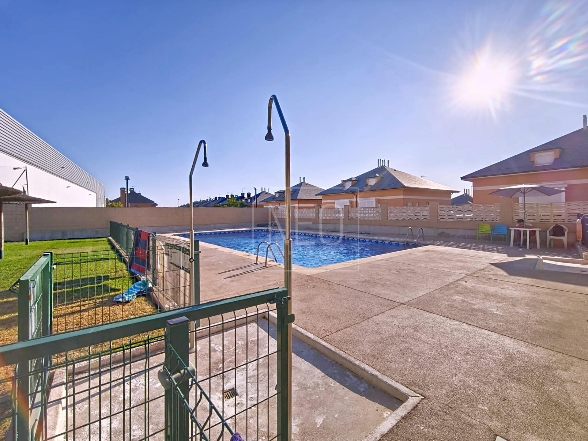 Piscina de Pis en venda en Rivas-Vaciamadrid amb Aire condicionat, Calefacció i Jardí privat