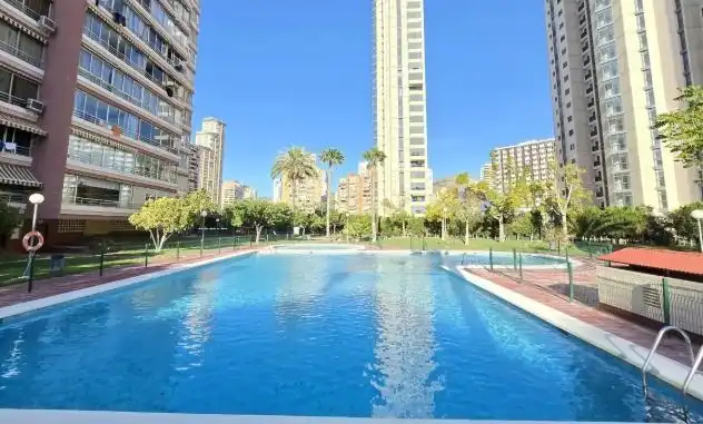 Piscina de Piso en venta en Benidorm con Aire acondicionado y Piscina comunitaria