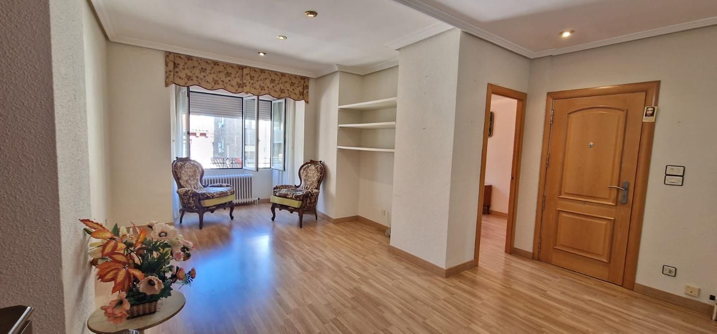 Sala d'estar de Pis en venda en  Zaragoza Capital amb Aire condicionat, Calefacció i Parquet
