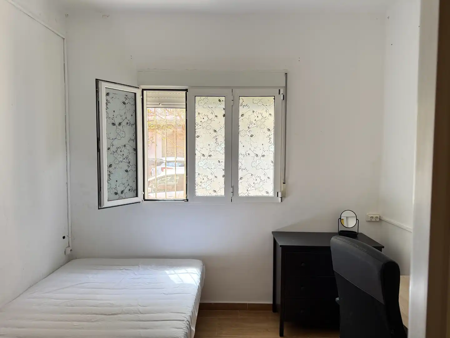Bedroom of Flat for sale in Valencia  with Air Conditioner and Storage room