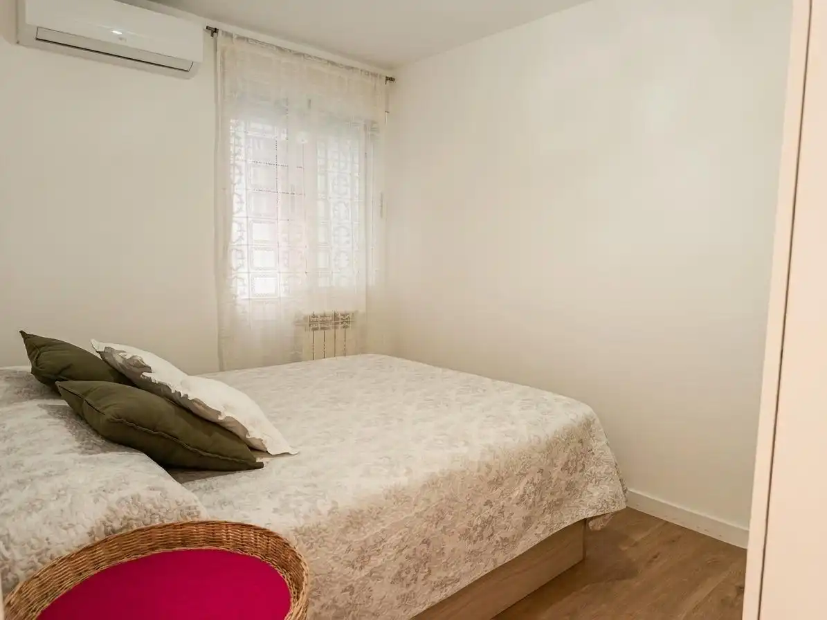 Bedroom of Flat for rent in Granada  with Air Conditioner, Heating and Private garden