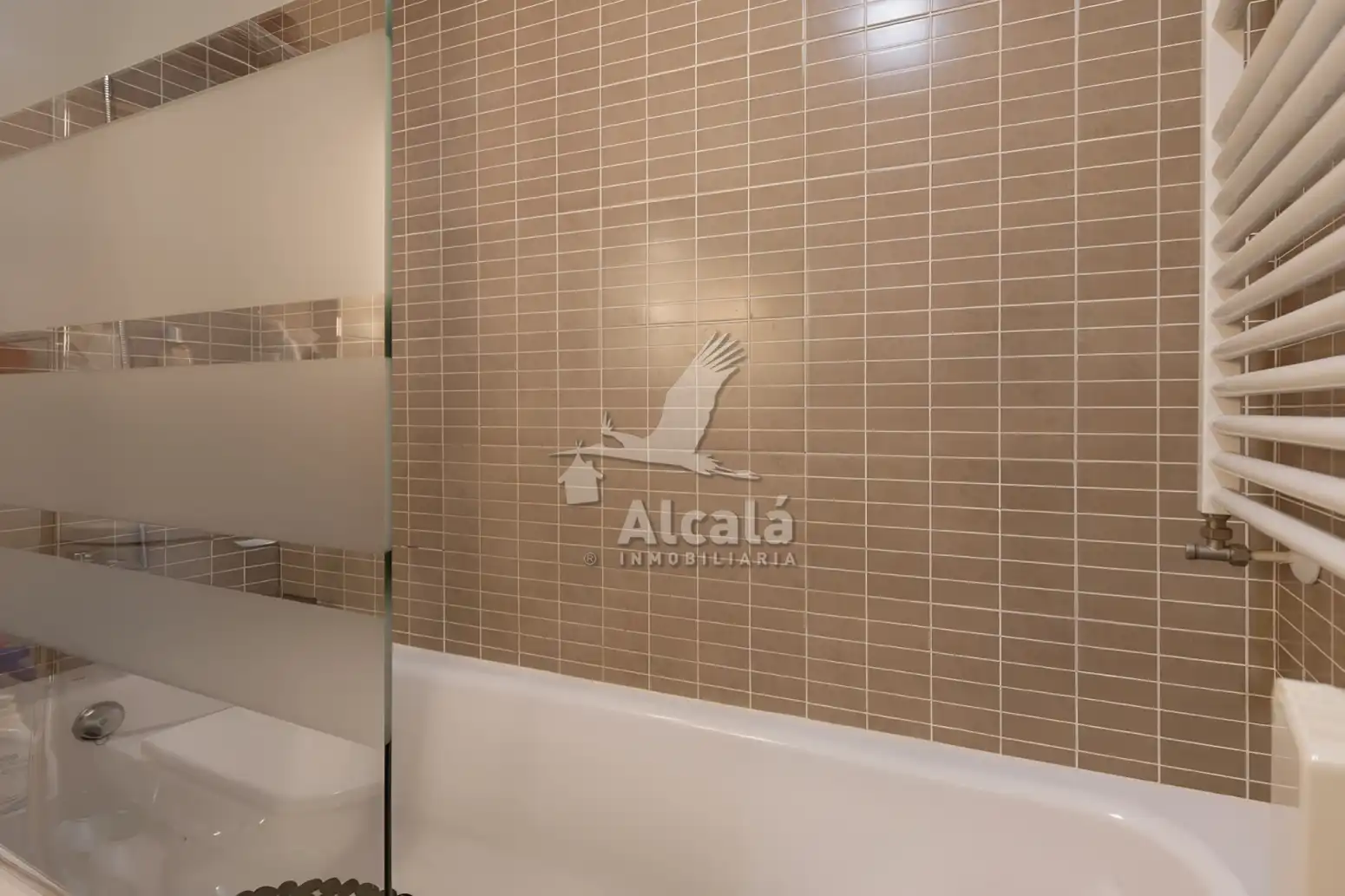 Badezimmer von Wohnung zum Verkauf in Alcalá de Henares mit Klimaanlage, Heizung und Privatgarten