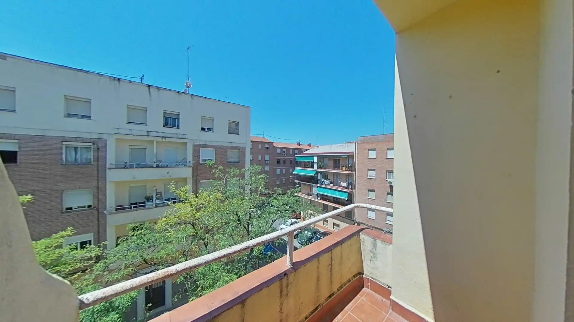 Vista exterior de Piso en venta en Madrid con Balcón