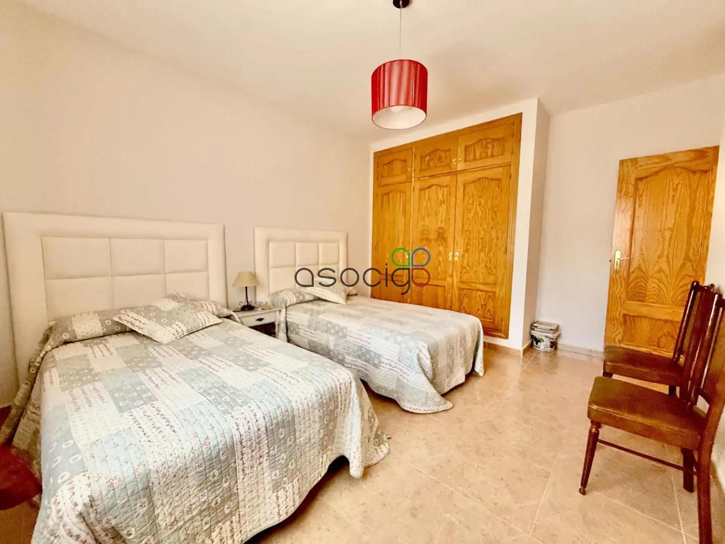 Habitación de Casa adosada en venta en Cabanillas del Campo con Aire acondicionado, Calefacción y Jardín privado