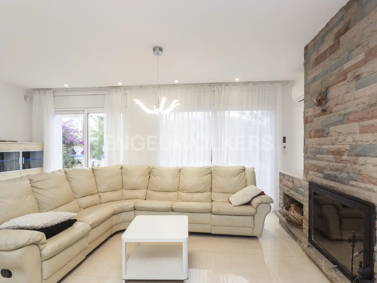Living room of Houses for rent in Castelldefels  with Air Conditioner, Heating and Private garden
